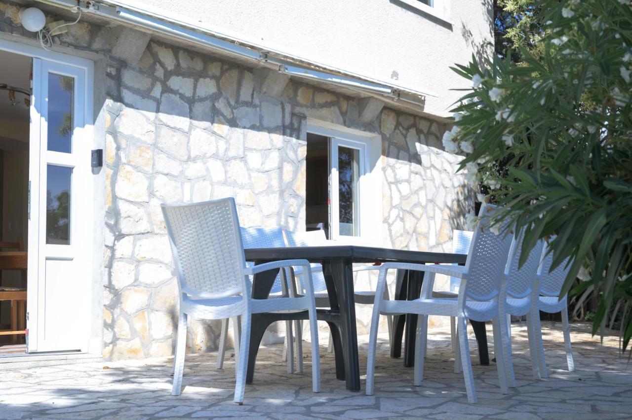 Beachfront House Ivana With Pool - Renovated 2025 Cesarica Exterior photo